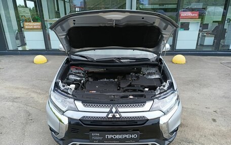 Mitsubishi Outlander III рестайлинг 3, 2019 год, 2 298 900 рублей, 11 фотография