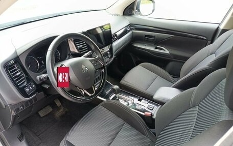 Mitsubishi Outlander III рестайлинг 3, 2019 год, 2 298 900 рублей, 20 фотография