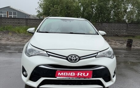 Toyota Avensis III рестайлинг, 2017 год, 1 850 000 рублей, 1 фотография