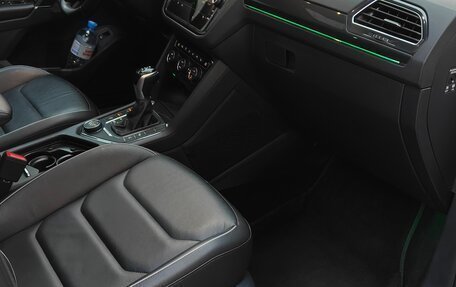 Volkswagen Tiguan II, 2018 год, 2 600 000 рублей, 10 фотография