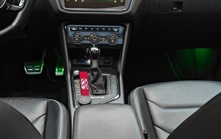 Volkswagen Tiguan II, 2018 год, 2 600 000 рублей, 9 фотография