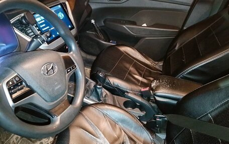 Hyundai Solaris II рестайлинг, 2018 год, 864 050 рублей, 9 фотография