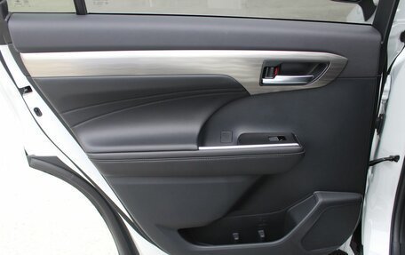 Toyota Highlander, 2025 год, 5 450 000 рублей, 23 фотография