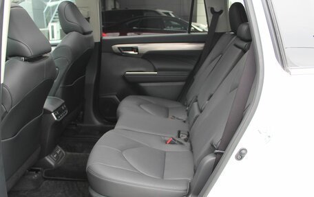 Toyota Highlander, 2025 год, 5 450 000 рублей, 24 фотография