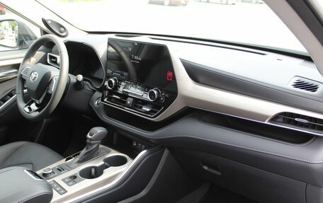 Toyota Highlander, 2025 год, 5 450 000 рублей, 32 фотография