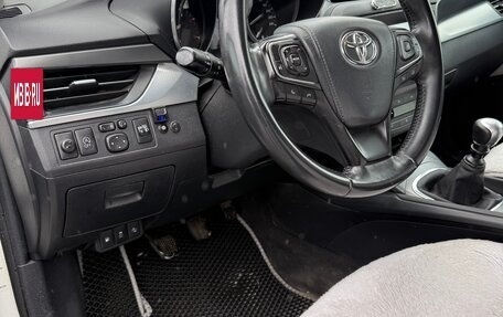 Toyota Avensis III рестайлинг, 2017 год, 1 850 000 рублей, 4 фотография