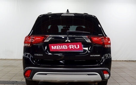 Mitsubishi Outlander III рестайлинг 3, 2020 год, 2 050 000 рублей, 7 фотография