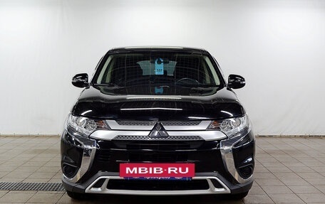 Mitsubishi Outlander III рестайлинг 3, 2020 год, 2 050 000 рублей, 6 фотография