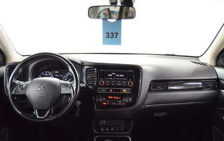 Mitsubishi Outlander III рестайлинг 3, 2020 год, 2 050 000 рублей, 18 фотография