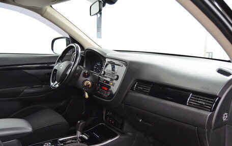 Mitsubishi Outlander III рестайлинг 3, 2020 год, 2 050 000 рублей, 23 фотография