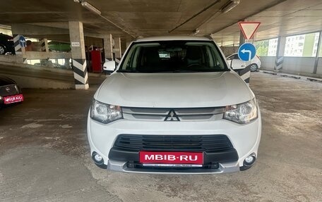 Mitsubishi Outlander III рестайлинг 3, 2014 год, 1 270 000 рублей, 1 фотография