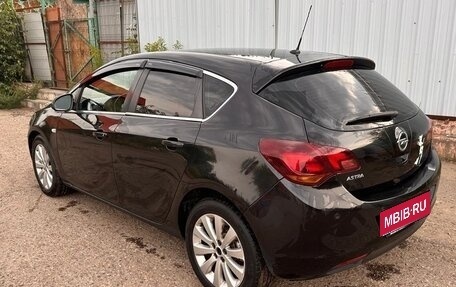 Opel Astra J, 2011 год, 680 000 рублей, 1 фотография