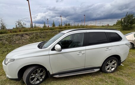 Mitsubishi Outlander III рестайлинг 3, 2013 год, 1 350 000 рублей, 3 фотография