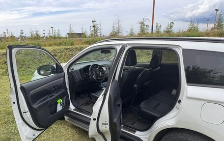 Mitsubishi Outlander III рестайлинг 3, 2013 год, 1 350 000 рублей, 7 фотография