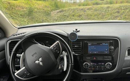 Mitsubishi Outlander III рестайлинг 3, 2013 год, 1 350 000 рублей, 10 фотография