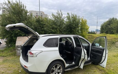 Mitsubishi Outlander III рестайлинг 3, 2013 год, 1 350 000 рублей, 8 фотография