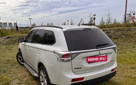 Mitsubishi Outlander III рестайлинг 3, 2013 год, 1 350 000 рублей, 6 фотография