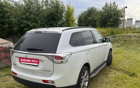 Mitsubishi Outlander III рестайлинг 3, 2013 год, 1 350 000 рублей, 5 фотография
