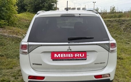 Mitsubishi Outlander III рестайлинг 3, 2013 год, 1 350 000 рублей, 18 фотография