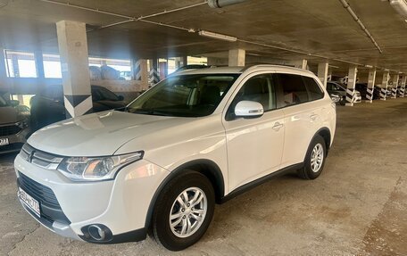 Mitsubishi Outlander III рестайлинг 3, 2014 год, 1 270 000 рублей, 2 фотография