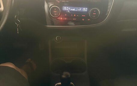 Mitsubishi Outlander III рестайлинг 3, 2014 год, 1 270 000 рублей, 7 фотография