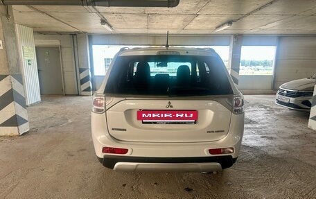 Mitsubishi Outlander III рестайлинг 3, 2014 год, 1 270 000 рублей, 4 фотография