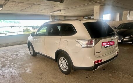 Mitsubishi Outlander III рестайлинг 3, 2014 год, 1 270 000 рублей, 3 фотография