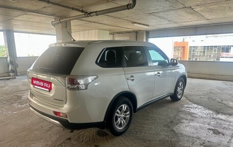 Mitsubishi Outlander III рестайлинг 3, 2014 год, 1 270 000 рублей, 5 фотография