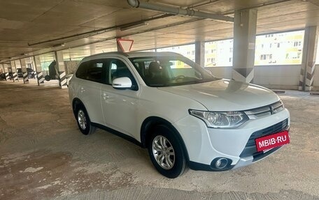 Mitsubishi Outlander III рестайлинг 3, 2014 год, 1 270 000 рублей, 10 фотография