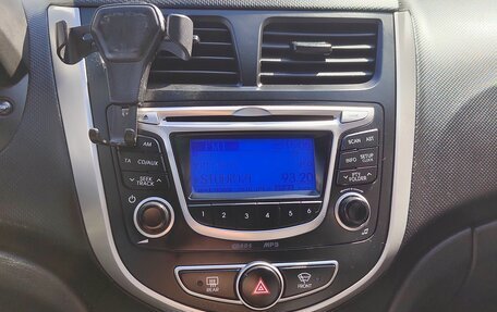 Hyundai Solaris II рестайлинг, 2014 год, 1 150 000 рублей, 22 фотография