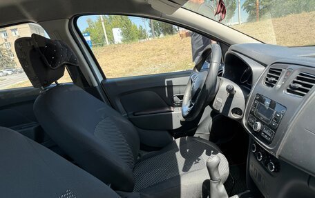 Renault Logan II, 2018 год, 540 000 рублей, 4 фотография