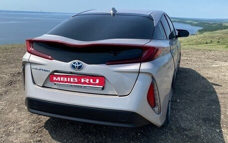 Toyota Prius IV XW50, 2020 год, 2 350 000 рублей, 4 фотография