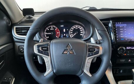 Mitsubishi Pajero Sport III рестайлинг, 2017 год, 2 449 000 рублей, 8 фотография