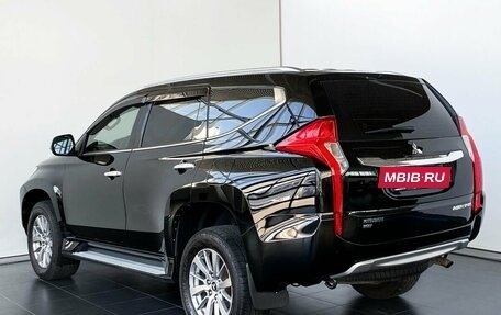 Mitsubishi Pajero Sport III рестайлинг, 2017 год, 2 449 000 рублей, 4 фотография