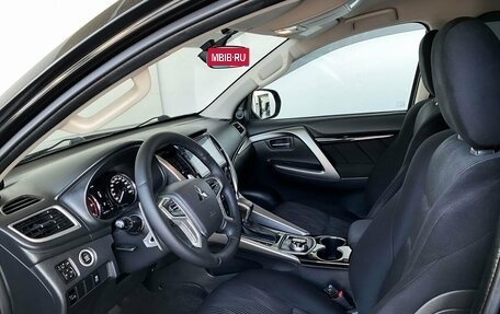 Mitsubishi Pajero Sport III рестайлинг, 2017 год, 2 449 000 рублей, 13 фотография