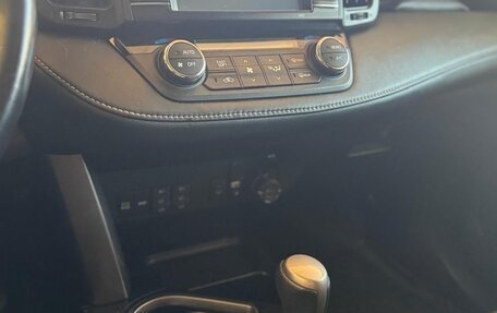 Toyota RAV4, 2015 год, 1 900 000 рублей, 9 фотография
