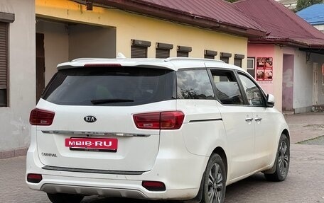 KIA Carnival III, 2019 год, 1 780 000 рублей, 3 фотография