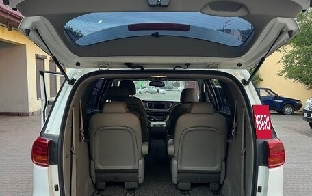 KIA Carnival III, 2019 год, 1 780 000 рублей, 2 фотография