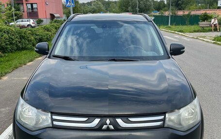 Mitsubishi Outlander III рестайлинг 3, 2013 год, 780 000 рублей, 4 фотография