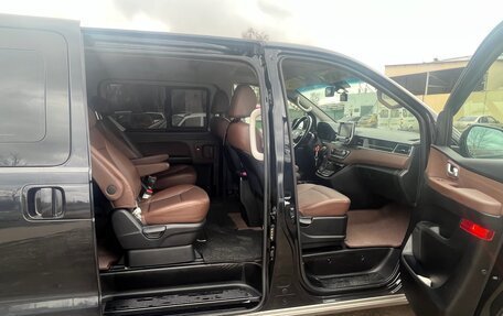 Hyundai Grand Starex Grand Starex I рестайлинг 2, 2021 год, 3 700 000 рублей, 5 фотография