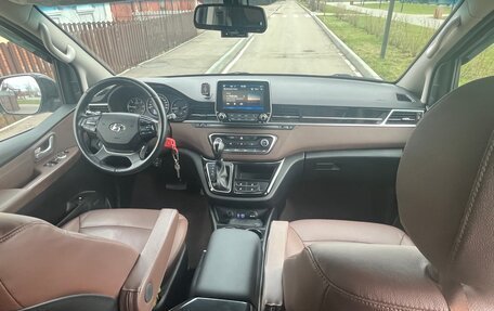 Hyundai Grand Starex Grand Starex I рестайлинг 2, 2021 год, 3 700 000 рублей, 2 фотография