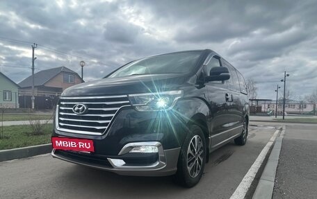 Hyundai Grand Starex Grand Starex I рестайлинг 2, 2021 год, 3 700 000 рублей, 6 фотография