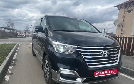 Hyundai Grand Starex Grand Starex I рестайлинг 2, 2021 год, 3 700 000 рублей, 3 фотография