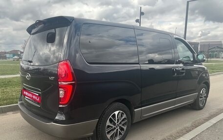 Hyundai Grand Starex Grand Starex I рестайлинг 2, 2021 год, 3 700 000 рублей, 4 фотография
