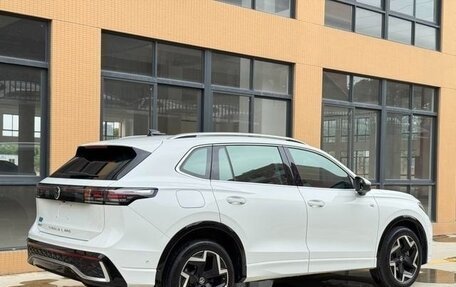 Volkswagen Tiguan, 2024 год, 3 889 000 рублей, 5 фотография