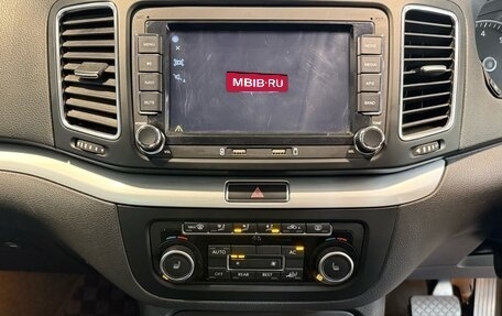 Volkswagen Sharan II, 2011 год, 1 349 000 рублей, 14 фотография