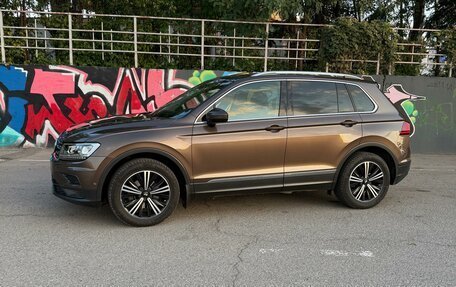 Volkswagen Tiguan II, 2018 год, 2 500 000 рублей, 2 фотография