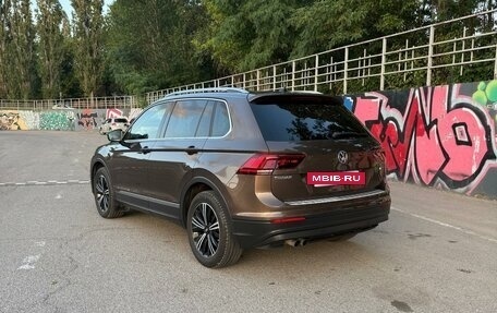 Volkswagen Tiguan II, 2018 год, 2 500 000 рублей, 4 фотография