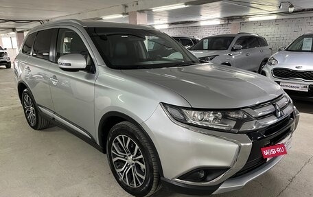 Mitsubishi Outlander III рестайлинг 3, 2015 год, 1 739 000 рублей, 4 фотография