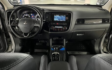 Mitsubishi Outlander III рестайлинг 3, 2015 год, 1 739 000 рублей, 17 фотография